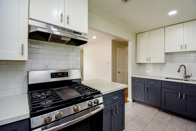 Building Photo - 1409 Zora St