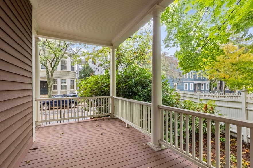 Building Photo - 88 Putnam Ave