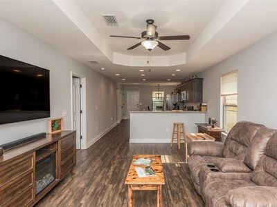 Building Photo - 452 Evening Falls Dr