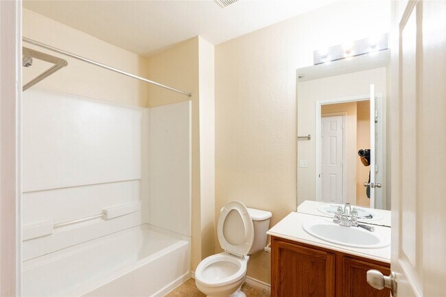 Building Photo - 2228 Stonepark Pl