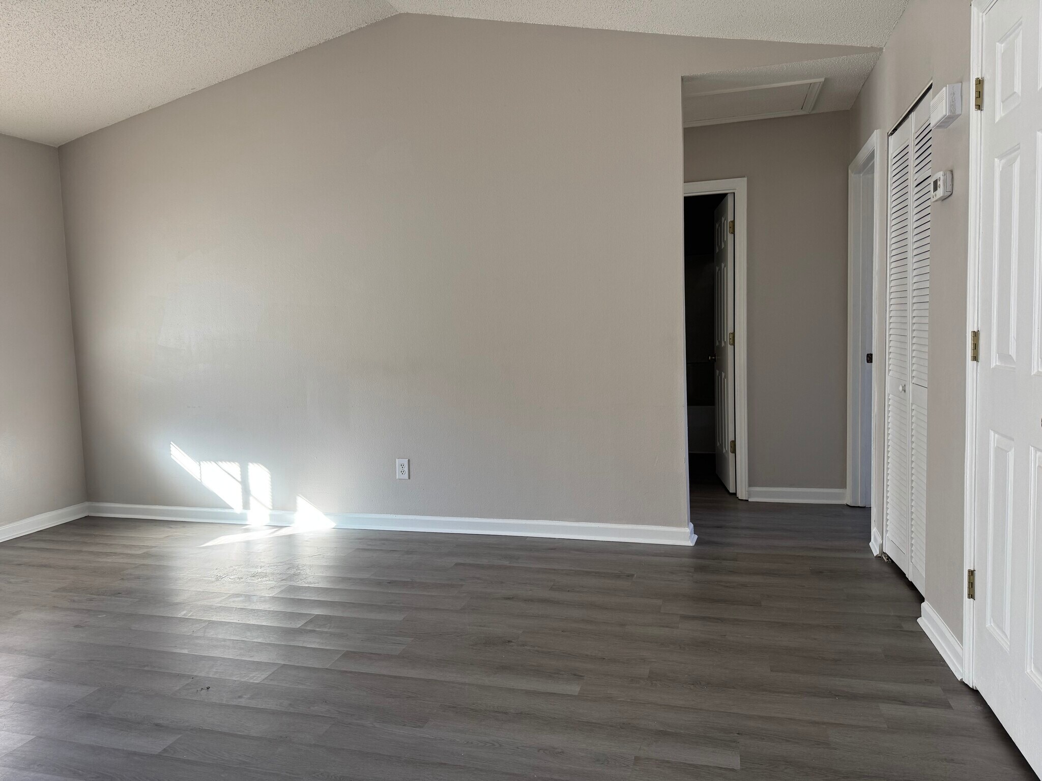 Building Photo - 2467 Stratford Lake Rd