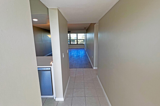 Building Photo - 3650 Whitehall Dr