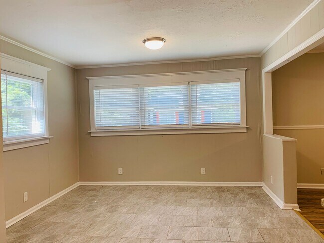 Building Photo - Wow! Grant Park Location! 3 bed, 2 bath, h...