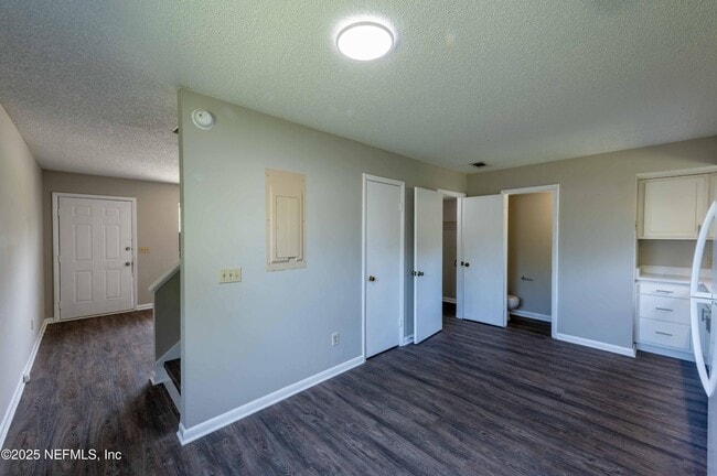 Building Photo - 890 Hibiscus St
