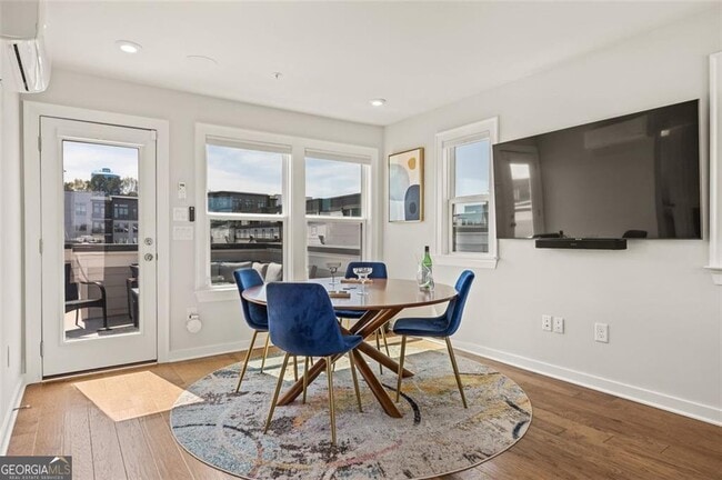 Building Photo - 2145 Burnside Dr NW