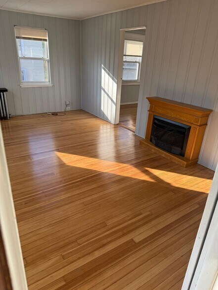 Building Photo - 12 Forest Row