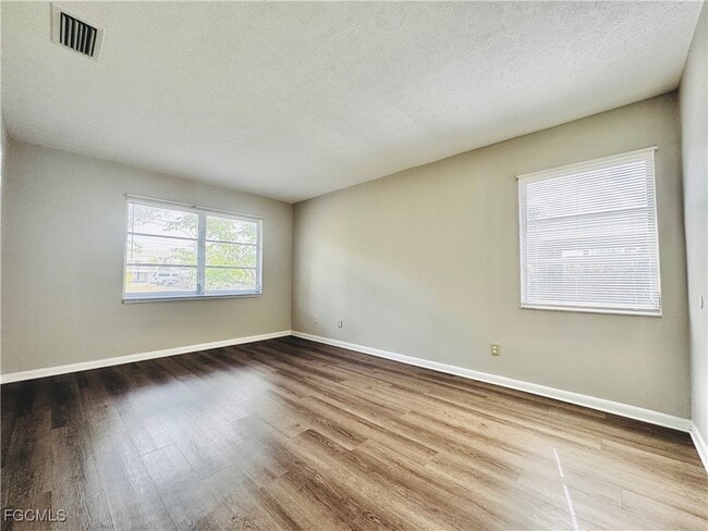 Building Photo - 3619 SE 9th Pl