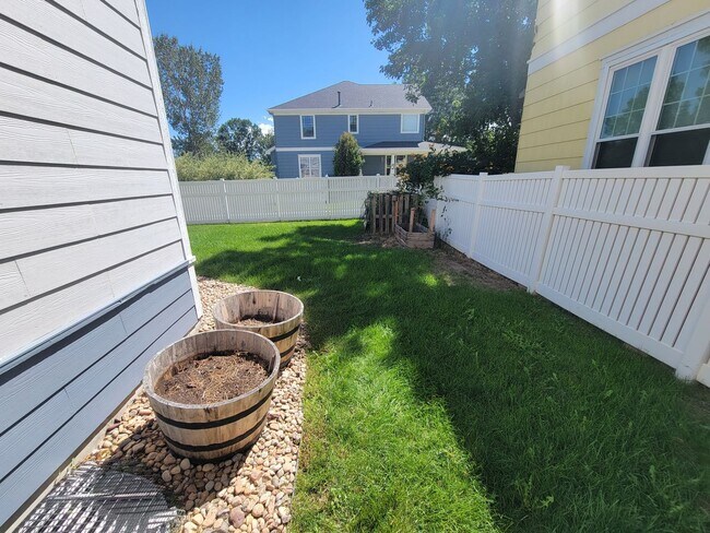 Building Photo - West Longmont 2 story single family home f...