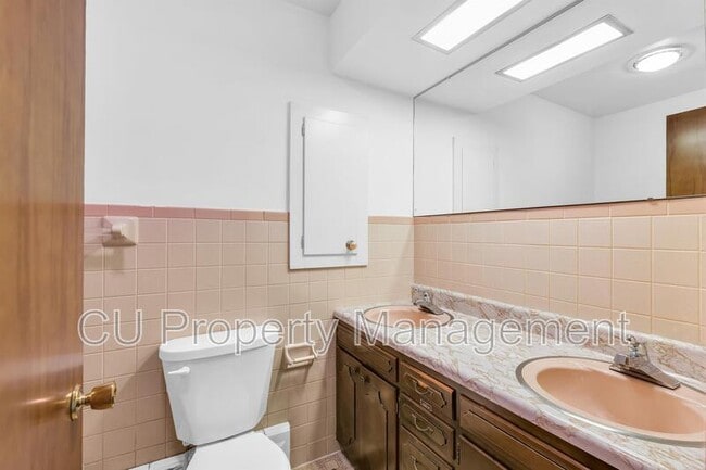 Building Photo - 1702 Golfview Dr