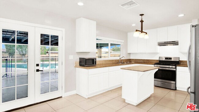 Building Photo - 428 S Meridian Ave