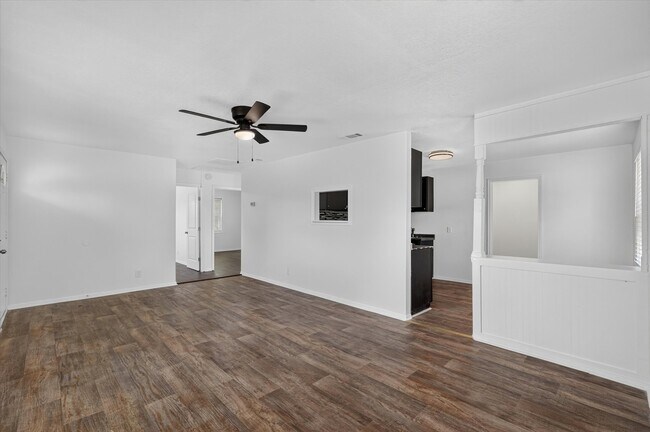Building Photo - 815 Wilson Dr