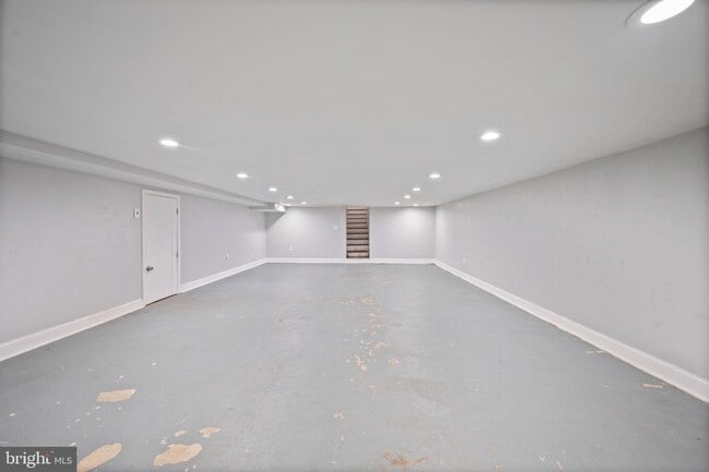 Building Photo - 807 Eastern Blvd