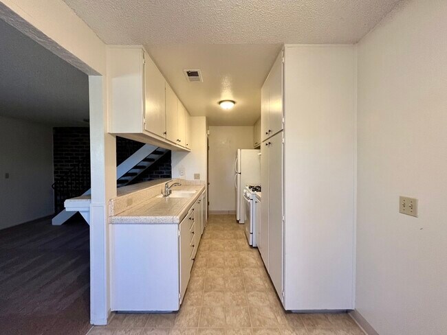 Building Photo - 2 Bed/1 Bath Foothill Farms Condo with Private Patio