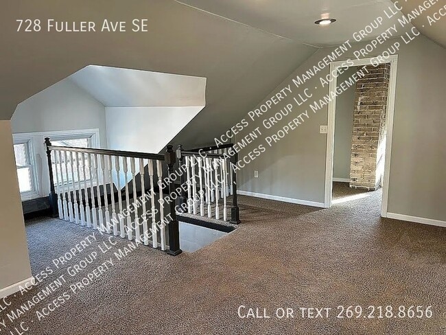 Building Photo - 728 Fuller Ave SE