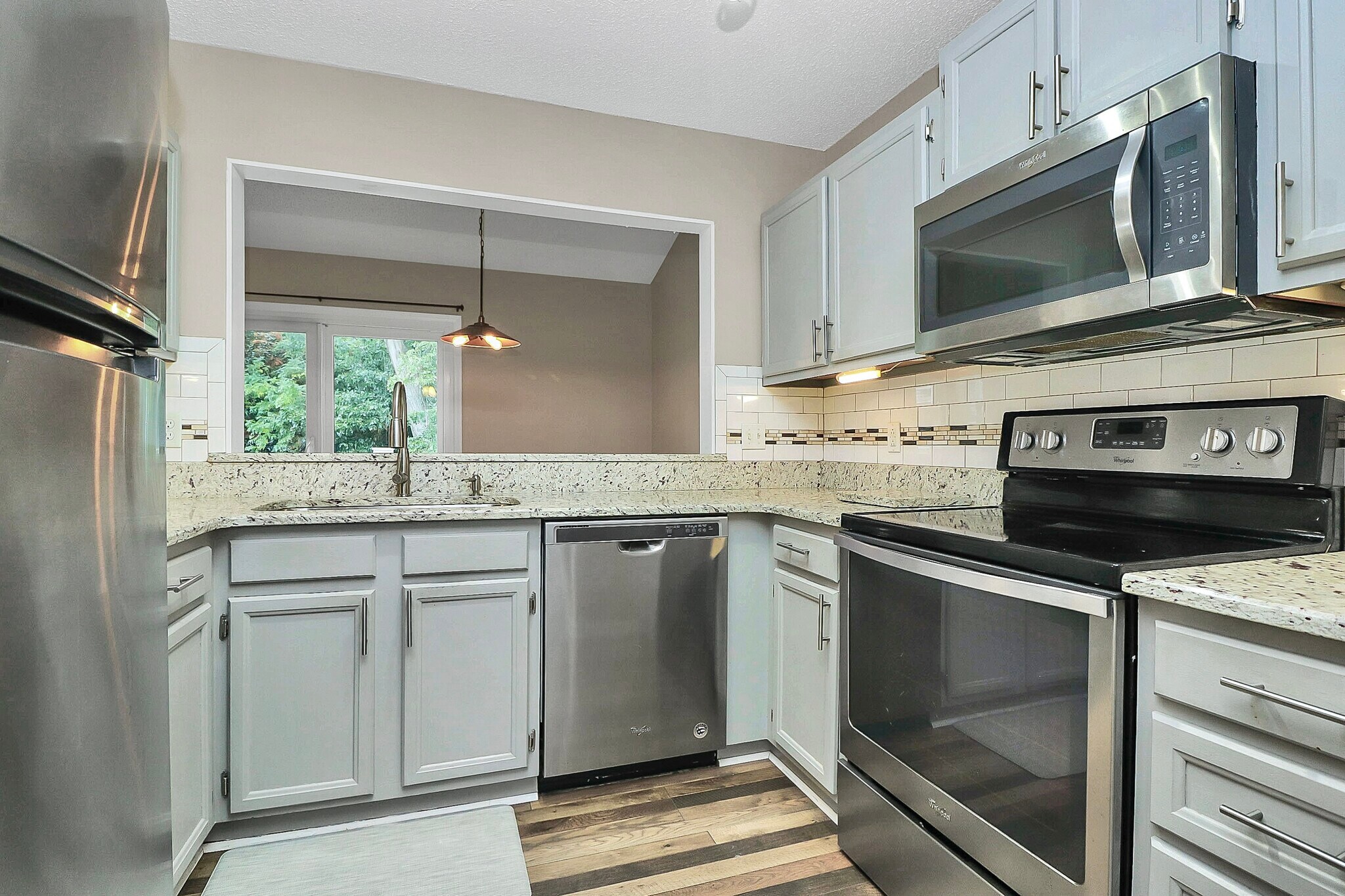 Building Photo - 9214 Kings Canyon Dr
