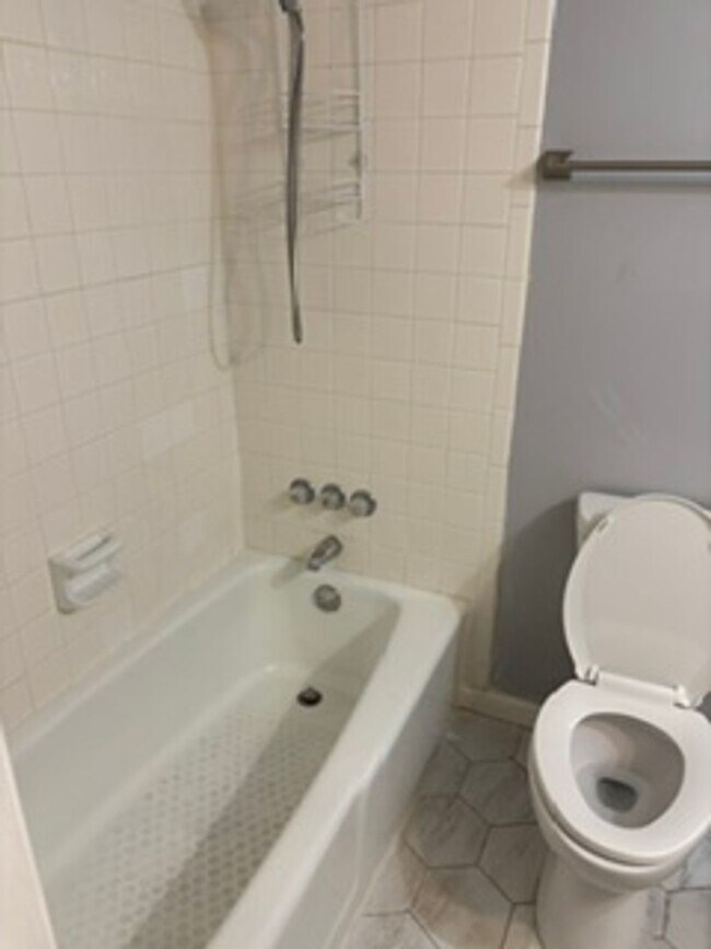 Building Photo - Charming 3 bedroom, 2 bathroom located in the picturesque Hot Springs Village, nearby the Coronad...