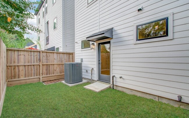 Building Photo - 10914 Fire Creek Dr