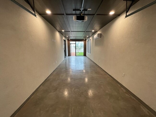 Building Photo - 202 Deer Path Lp