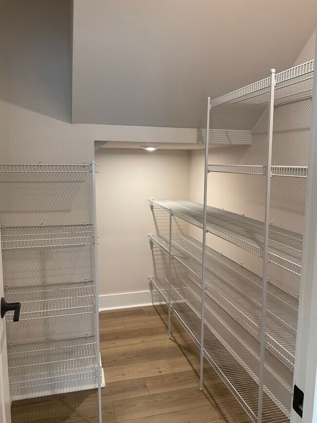 Building Photo - Welcome to this charming two-story townhome in the heart of Belmont, NC.