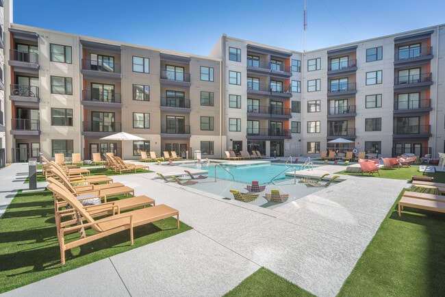 Building Photo - Anthem on Ashley