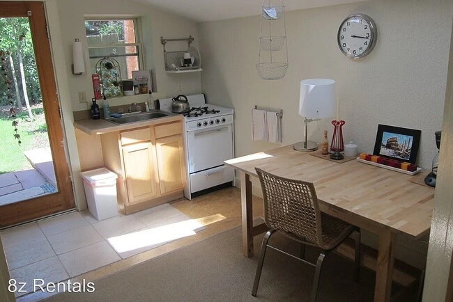 Building Photo - Charming Studio Furnished Unit - Cozy 400 Sq Ft Home with Full Bath!"