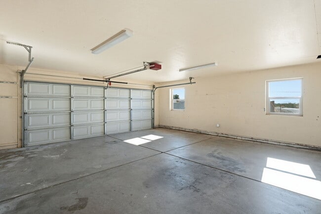 Building Photo - 7016 E Menlo St