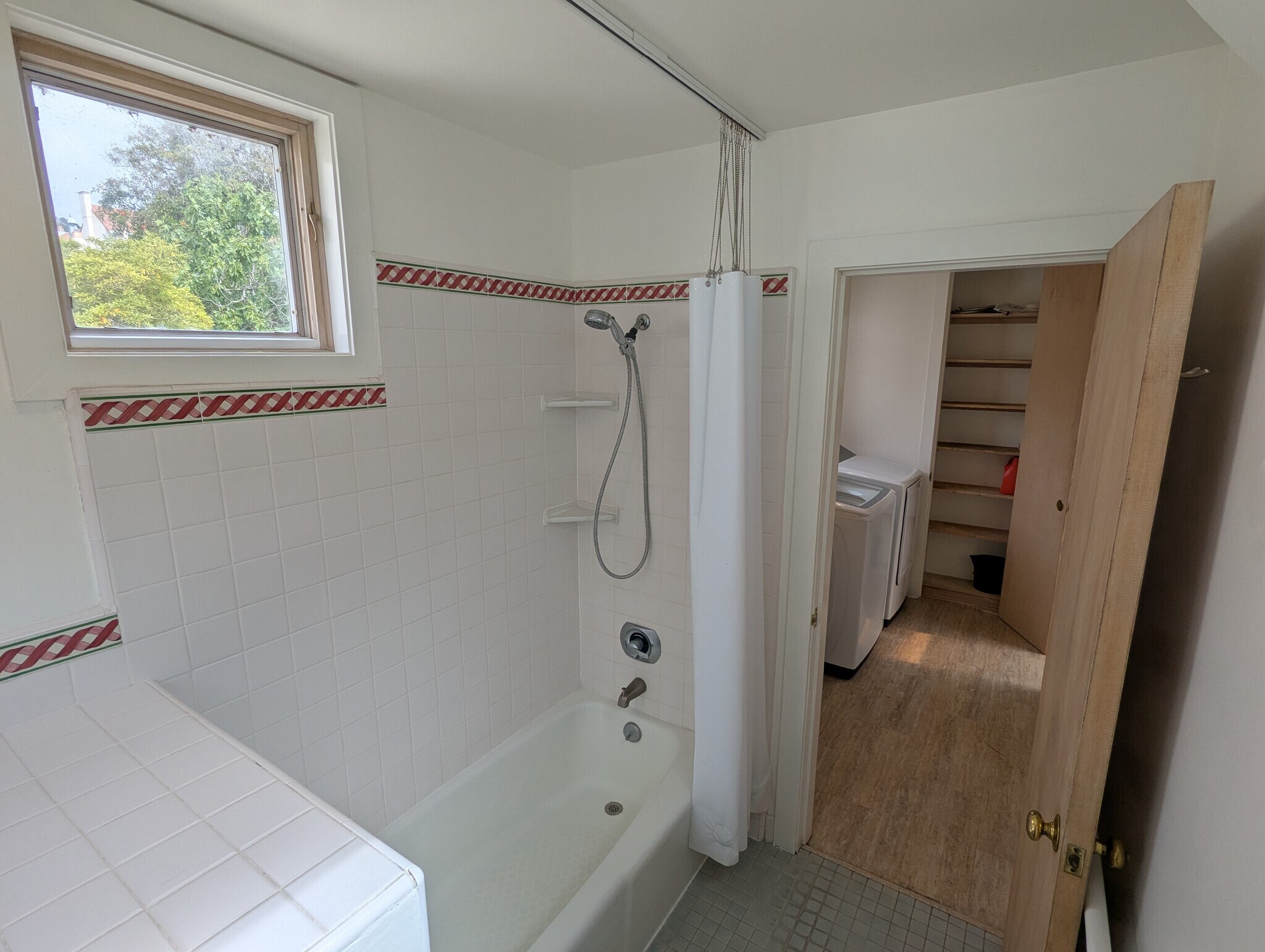 2nd floor full bathroom - 2346 Cedar St