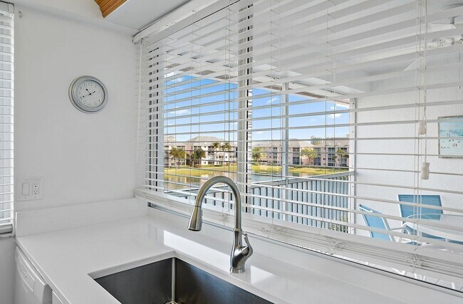 Building Photo - 353 S US Hwy 1