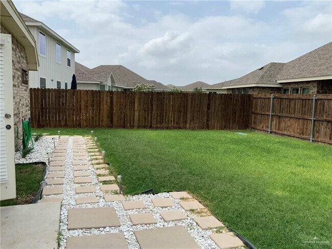 Building Photo - 33 Escondido Pass