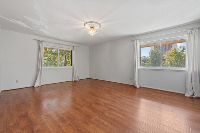 Building Photo - 642 S Ripple Creek Dr