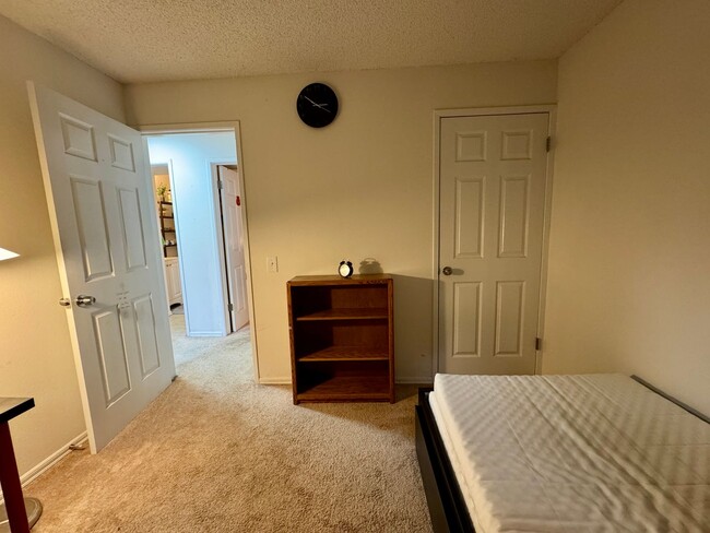 Building Photo - ***MOVE IN SPECIAL!!!*** Fully Furnished 4-bedroom, 2-bath home with Beautiful Backyard in Renton