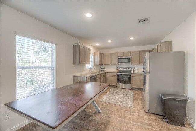 Building Photo - 144 Black Walnut