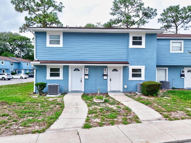 Building Photo - 11359 Bedford Oaks Dr