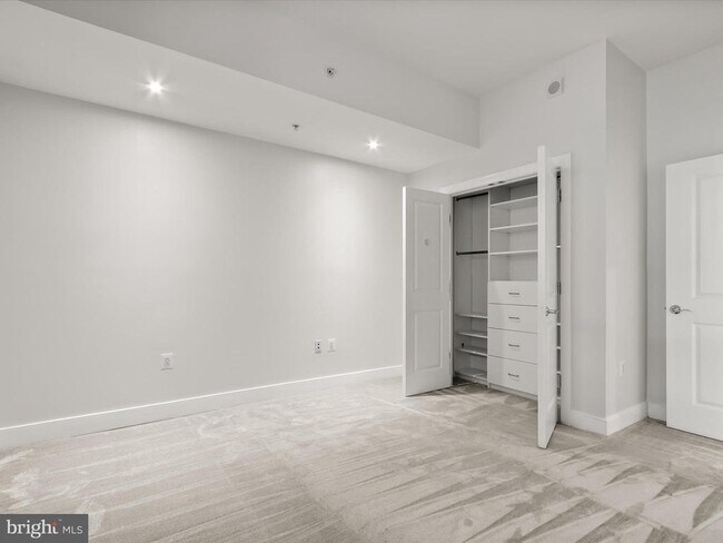 Building Photo - 2425 L St NW