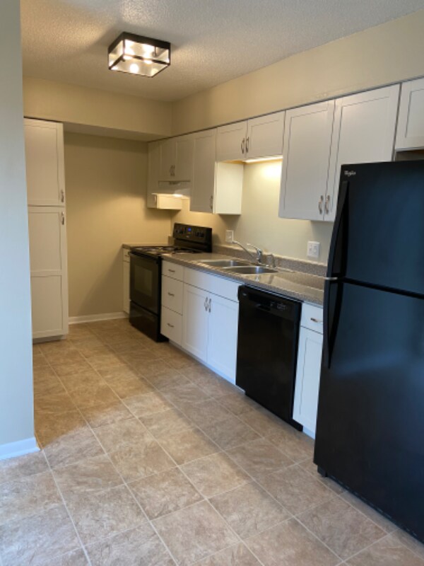 Building Photo - 615 Central Ave