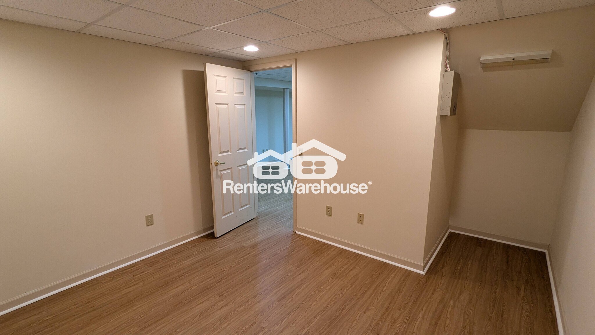 Building Photo - 14303 Waterford Square Dr