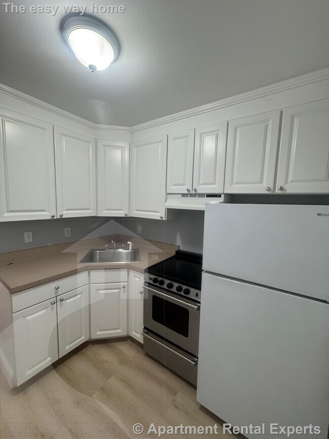 Building Photo - 516 R Somerville Ave