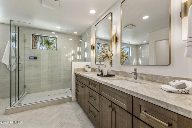 Building Photo - 7339 E Solano Dr