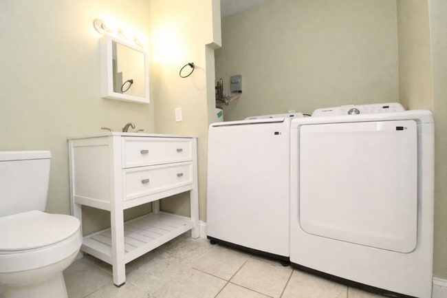 Building Photo - Updated 2BR Home with New Appliances Near Downtown – HUD Accepted