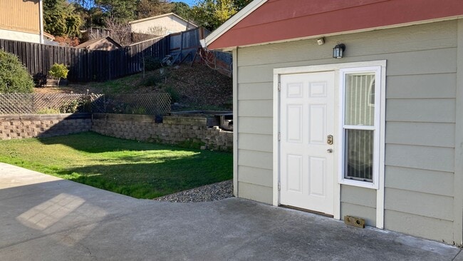 Building Photo - Gorgeous house - Huge Backyard with Bonus ...
