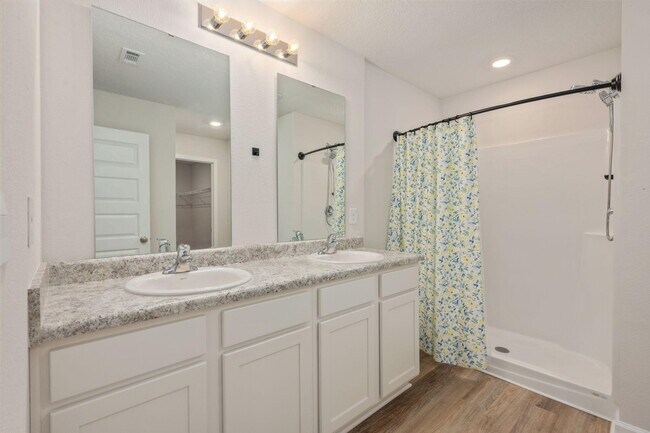 Building Photo - 3041 Heritage Plantation Blvd