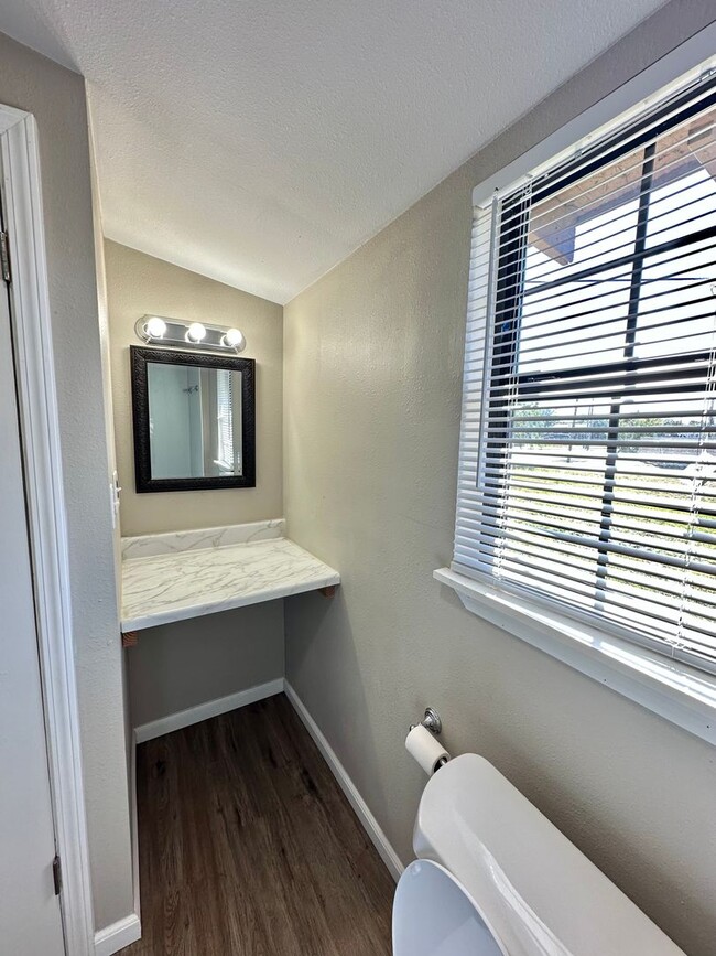 Building Photo - 3 Bedroom Home Near Bradford Elementary!!