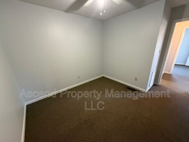 Building Photo - 2703 NW Georgetown Dr