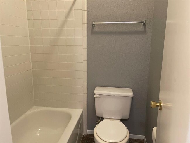 Building Photo - 2204 Millstone Dr