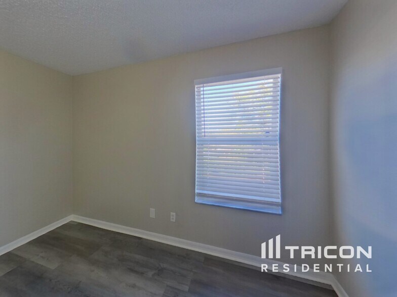 Building Photo - 464 Goldenmoss Loop