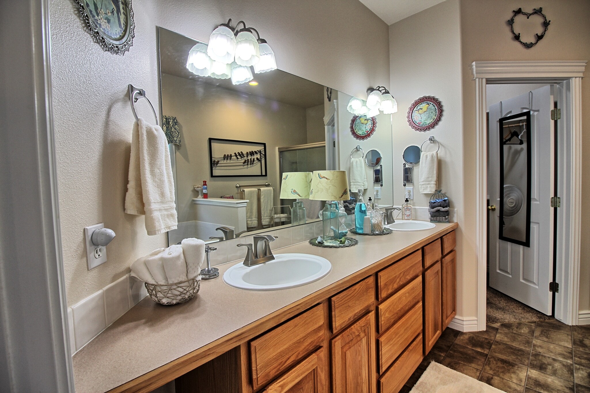 Bathroom - 528 E Knoll Dr