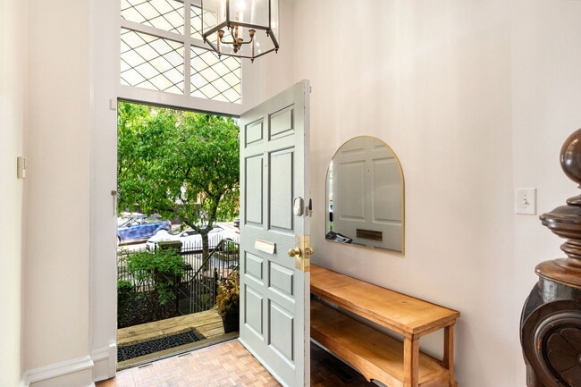 Building Photo - 2112 N Dayton St