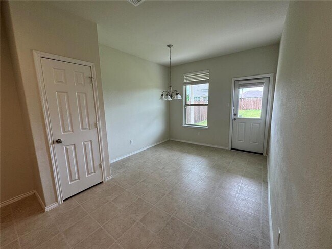 Building Photo - 250 Zuma Dr