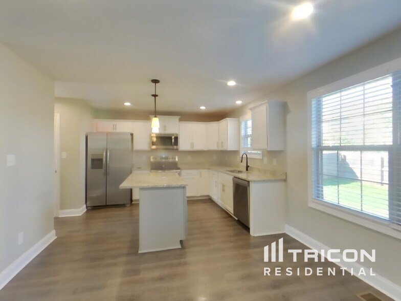 Building Photo - 714 Banister Dr