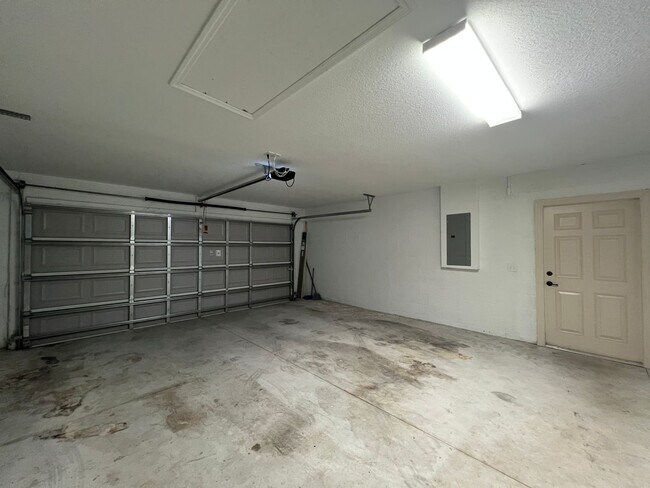 Building Photo - Charming 3 Bedroom 2 Bathroom Home in Ocala!!